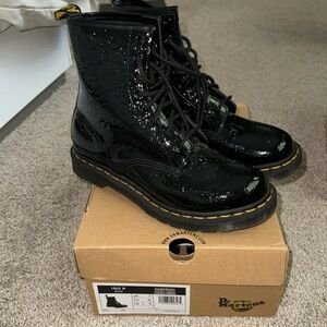 Dr. Martens black patent lamper leopard emboss